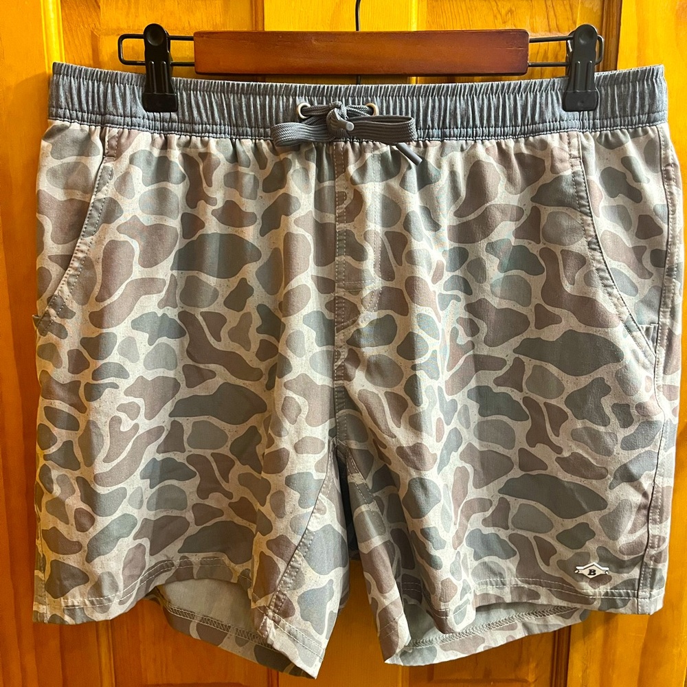 Burlebo Men’s camo shorts. Size large